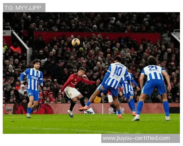 巴萨与曼联友谊赛激战成平局逆转瞬间点燃全场热情