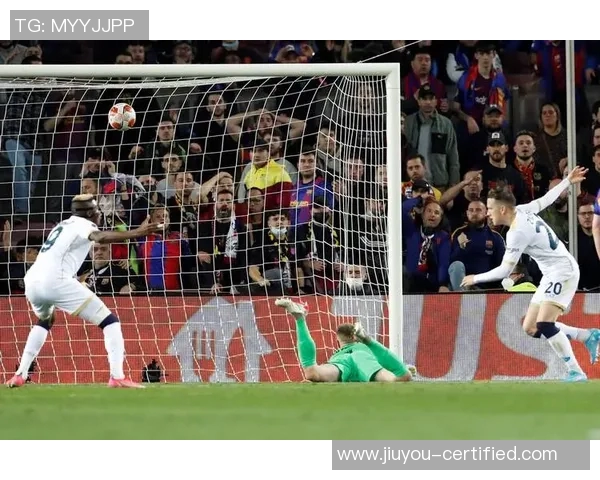 欧联杯精彩对决那不勒斯与巴萨2-2平局后点球大战引发全场狂欢