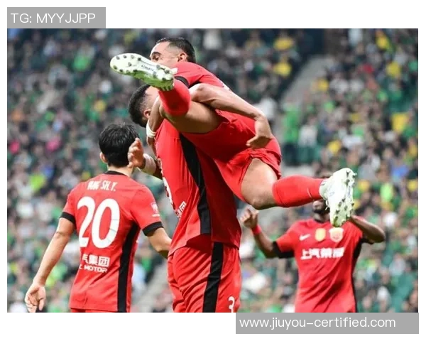 中超赛场惊现冷门拜仁与巴萨激战成平局帽子戏法引发全场沸腾