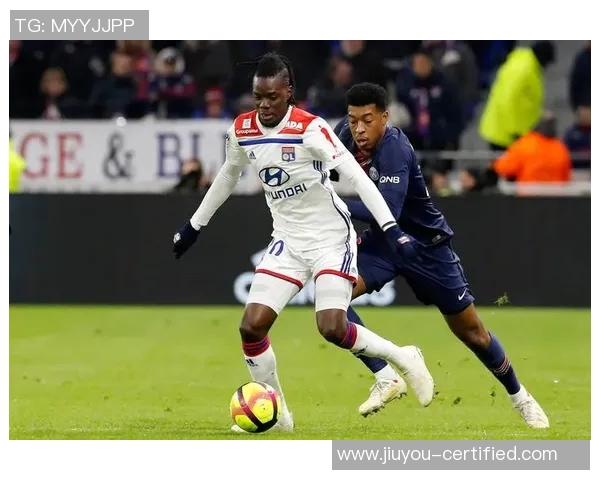 国王杯精彩对决里昂大胜巴黎圣日耳曼全场沸腾瞬间回顾