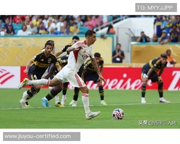 本菲卡友谊赛大胜那不勒斯帽子戏法引发争议判罚全场沸腾